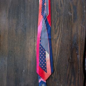 Colorful Geometric Tie